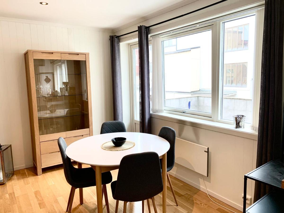 Fin Leilighet, Midt I Hjertet Av Kristiansund. 아파트 외부 사진